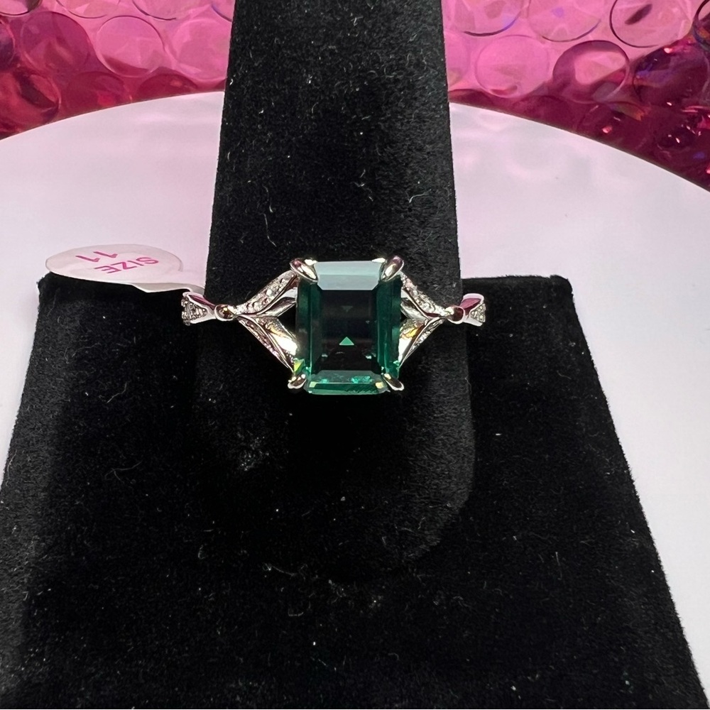 Lab created Paraiba Tourmaline 
925 Sterling Silver